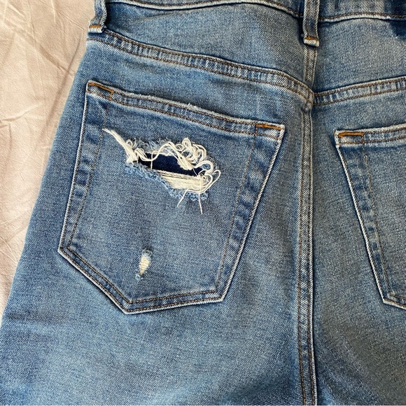 Abercrombie & Fitch Distressed Ankle Straight Natural Rise Jeans Medium Wash - Picture 5 of 7